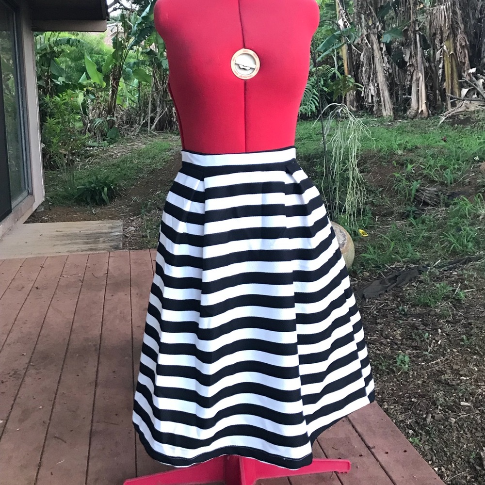 Black and white stripe structured skirt XL